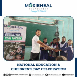 Moxieheal social worker rewarding students for their participation in the storytelling session.